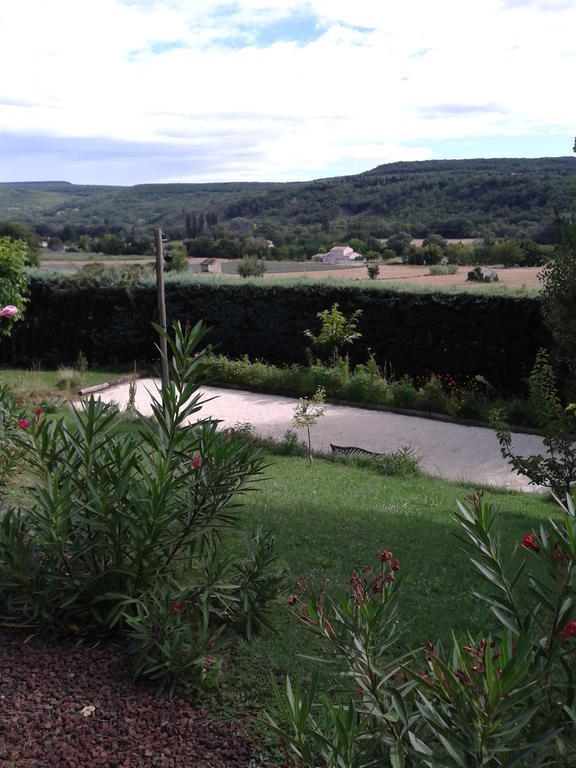 Le Chateau Des Estubiers Bed & Breakfast Sérignan-du-Comtat Dış mekan fotoğraf