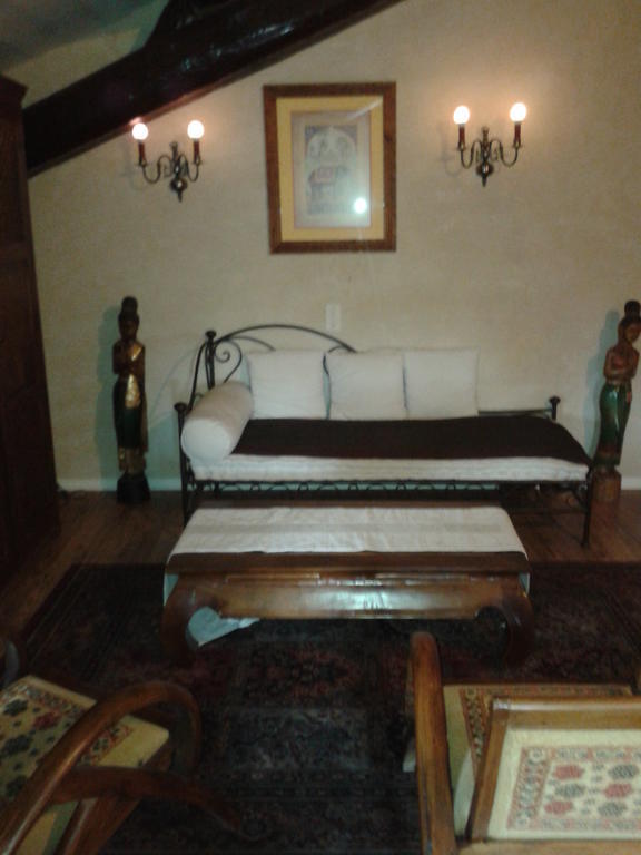 Le Chateau Des Estubiers Bed & Breakfast Sérignan-du-Comtat Oda fotoğraf