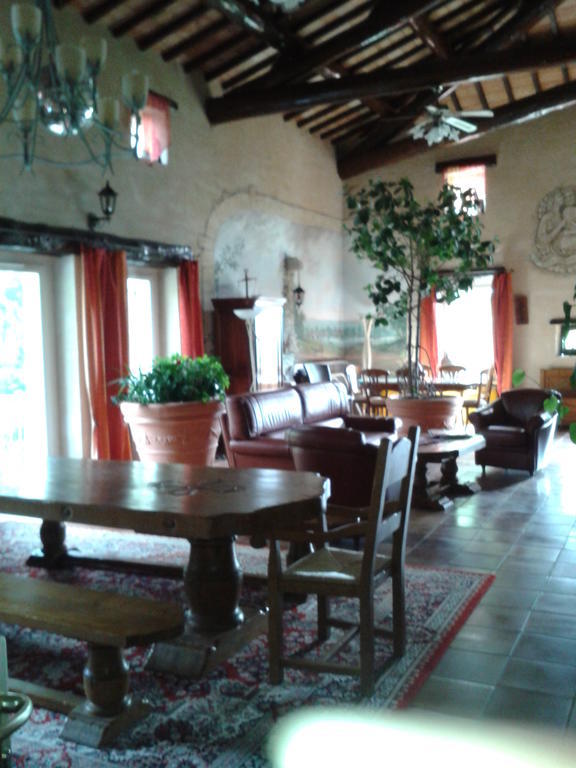 Le Chateau Des Estubiers Bed & Breakfast Sérignan-du-Comtat Dış mekan fotoğraf