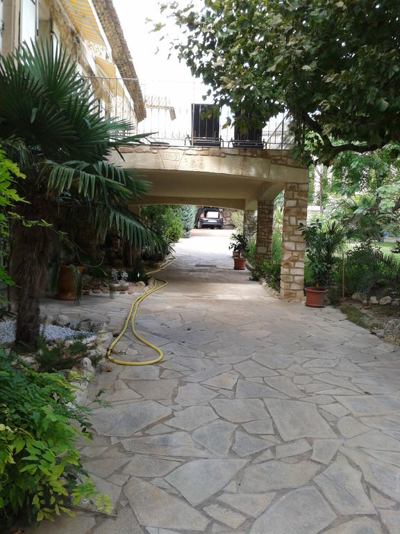 Le Chateau Des Estubiers Bed & Breakfast Sérignan-du-Comtat Dış mekan fotoğraf