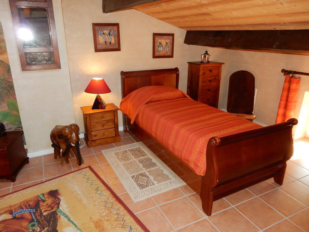 Le Chateau Des Estubiers Bed & Breakfast Sérignan-du-Comtat Dış mekan fotoğraf